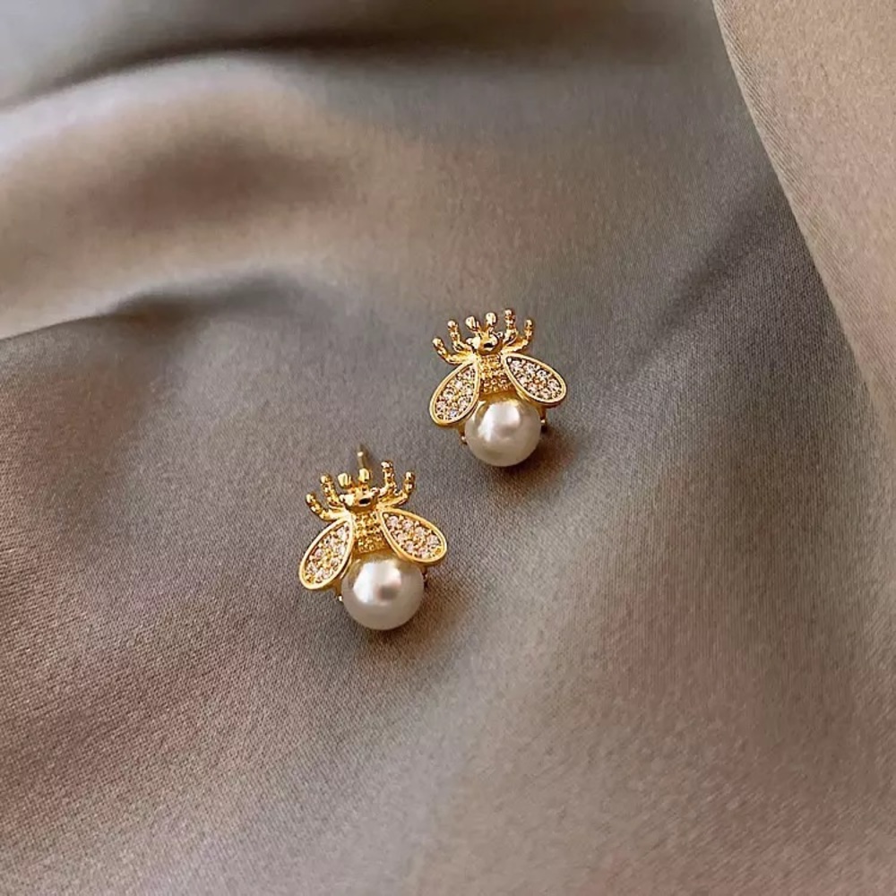 Bee earrings 🐝